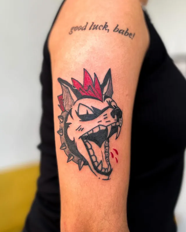 Tatuagem lobo punk, braço