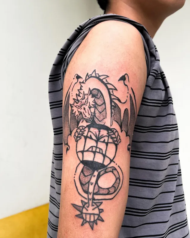 Tatuagem dragão totem, braço