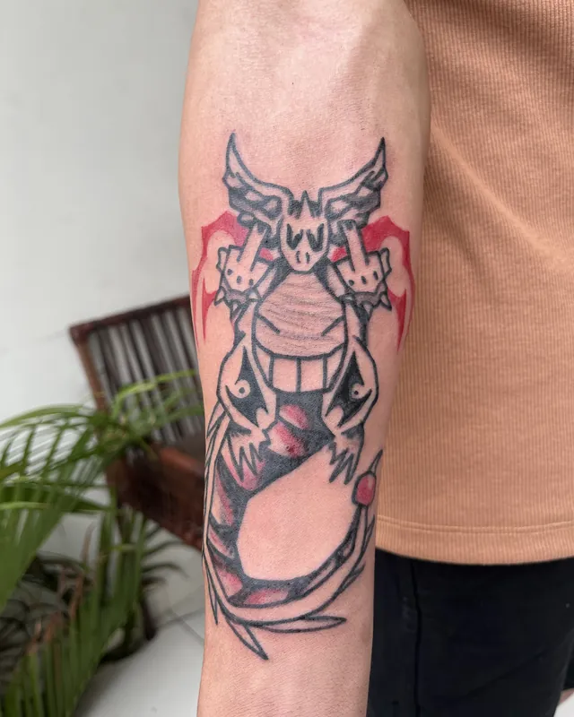 Tatuagem mega dragonite, antebraço