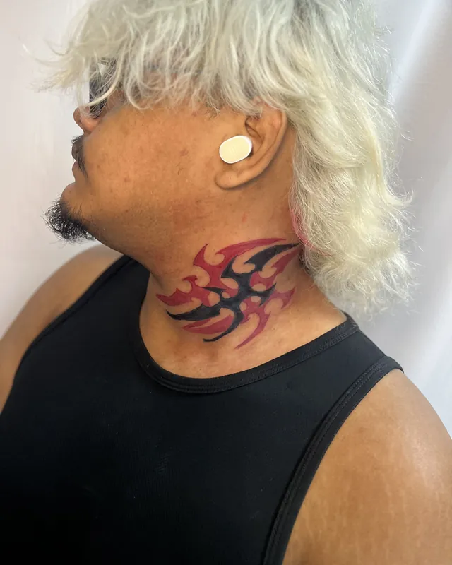 Tatuagem cyber pescoço, pescoço