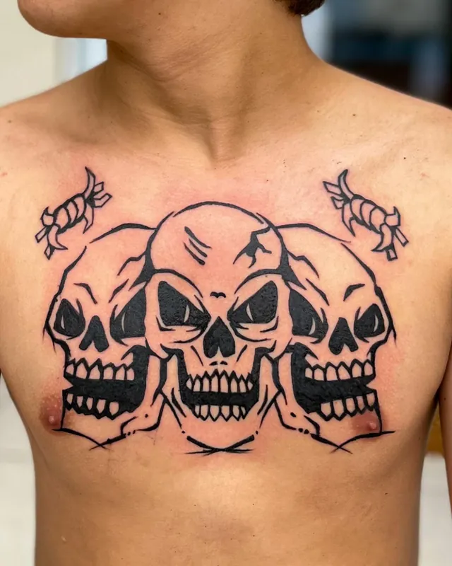 Tatuagem três caveiras, peito