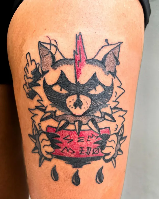 Tatuagem gato de moicano, braço