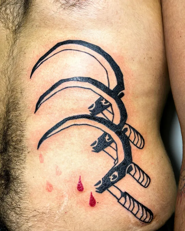 Tatuagem foices, costela