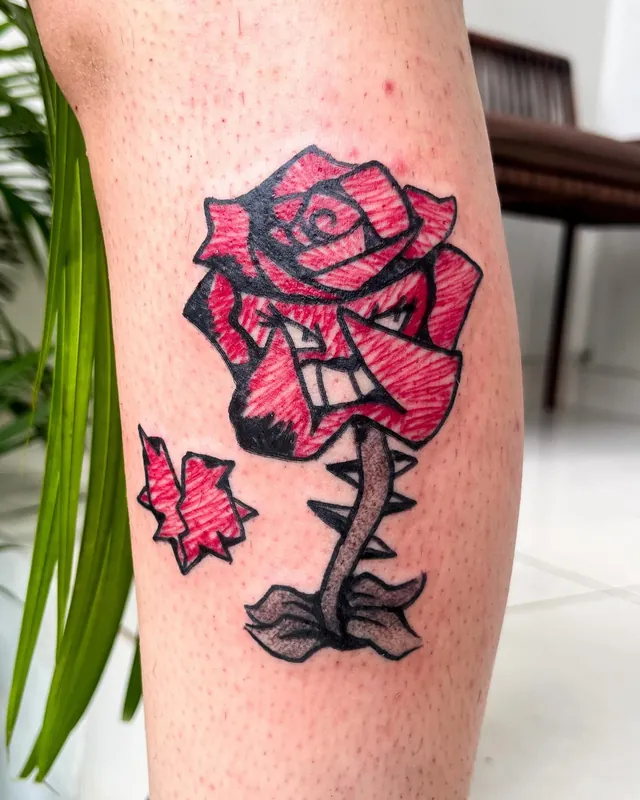 Tatuagem rosa, panturrilha