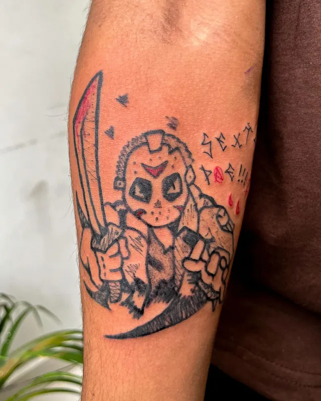 Tatuagem sexta-feira 13, antebraço