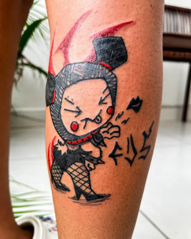 Tatuagem menina de coque, panturrilha